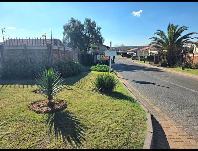 2 BEDROOM TOWNHOUSE FOR SALE IN ELSPARK